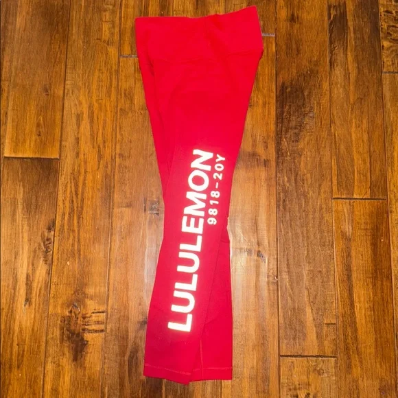 Lululemon Red 20 Year anniversary Leggings MINT CONDITION size 6 - Picture 3 of 5